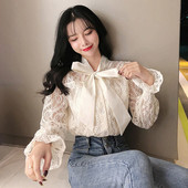 Elegáns csipke ing szalaggal a nyakkivágáson fehér és fekete színben