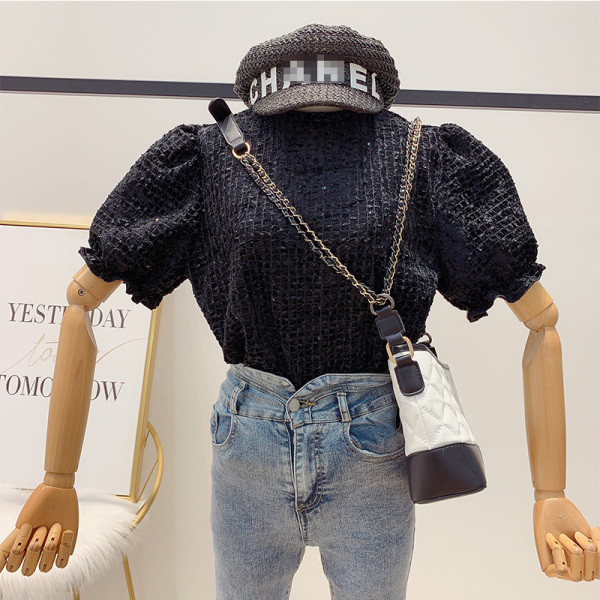 Rövid ujjú, kerek nyakkivágású női pulóver fehér, rózsaszín, fekete és bézs színben