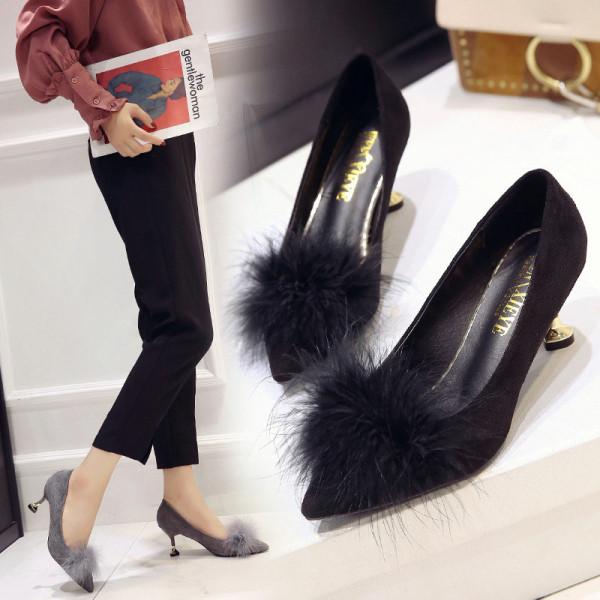 Női formális cipő pehely és vékony sarkú fekete és szürke színben