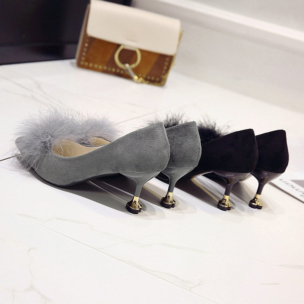 Női formális cipő pehely és vékony sarkú fekete és szürke színben