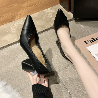 Női bőr cipő hegyes modell puha béléssel barna és fekete színben