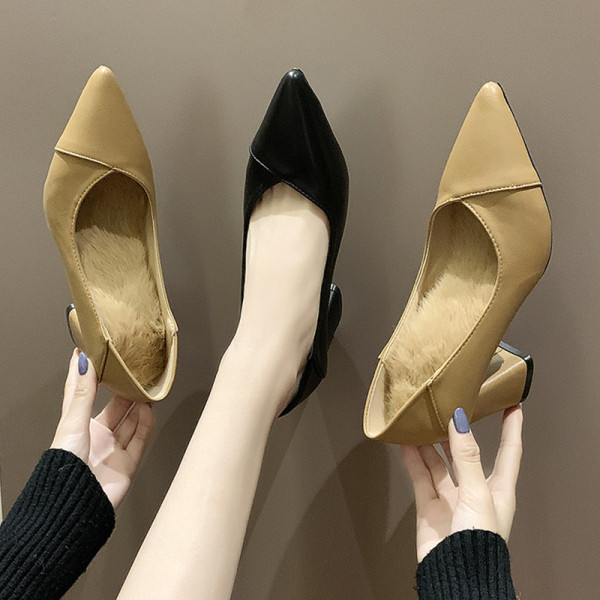 Női bőr cipő hegyes modell puha béléssel barna és fekete színben