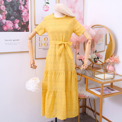 Alkalmi női ruha rövid ujjú, övvel és több színben hímzéssel