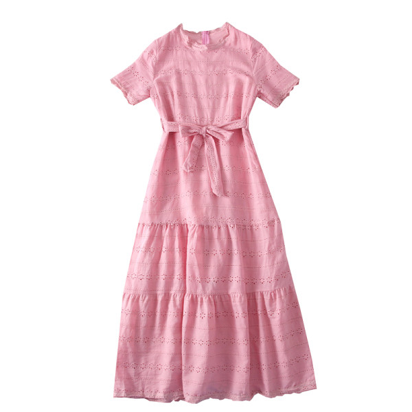 Alkalmi női ruha rövid ujjú, övvel és több színben hímzéssel