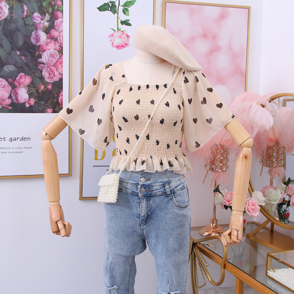 Új modell női blúz szívecskékkel és virágmotívumokkal, szögletes nyakkivágással Karcsú modell