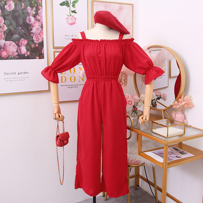 Modern női overall 3/4-es ujjal és csupasz vállakkal piros, fekete, sárga és kék színben