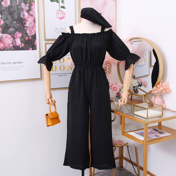 Modern női overall 3/4-es ujjal és csupasz vállakkal piros, fekete, sárga és kék színben