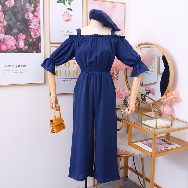 Modern női overall 3/4-es ujjal és csupasz vállakkal piros, fekete, sárga és kék színben