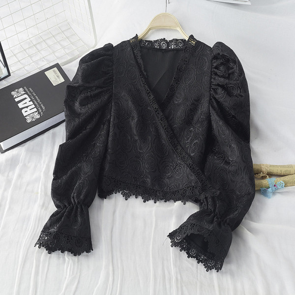 Modern női blúz spitz nyakkivágással és lótusz ujjú fekete és bézs színben