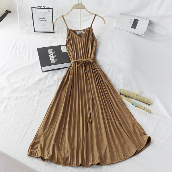 Γυναικείο πλισέ φόρεμα με λεπτούς ιμάντες και ζώνη σε μαύρο, κόκκινο, λευκό και καφέ  χρώμα