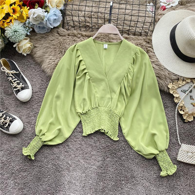 Modern női blúz spitz nyakkivágással és széles ujjakkal több színben