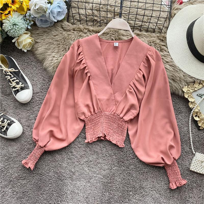 Modern női blúz spitz nyakkivágással és széles ujjakkal több színben