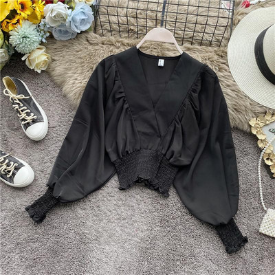 Modern női blúz spitz nyakkivágással és széles ujjakkal több színben