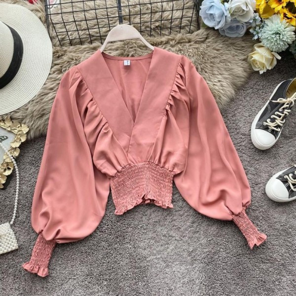 Modern női blúz spitz nyakkivágással és széles ujjakkal több színben