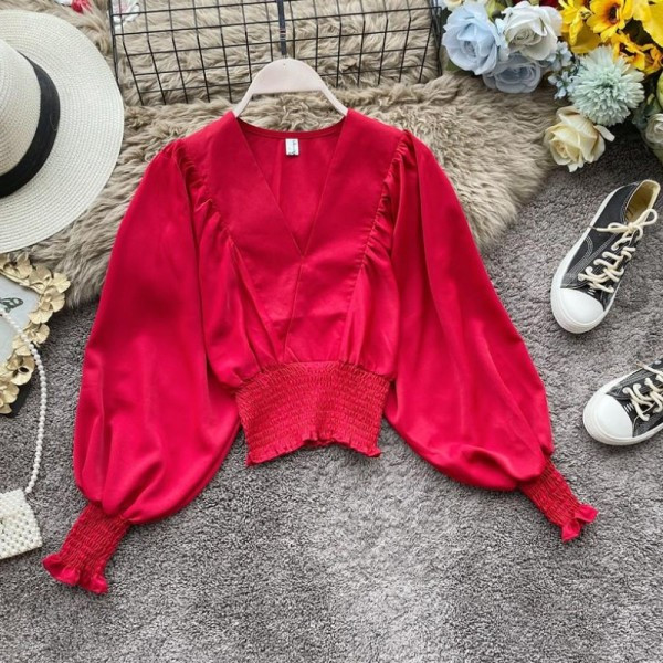 Modern női blúz spitz nyakkivágással és széles ujjakkal több színben