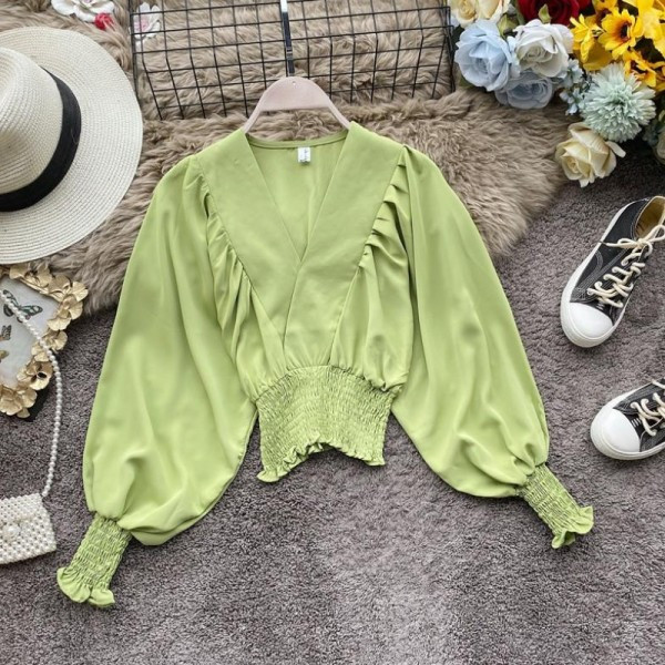 Modern női blúz spitz nyakkivágással és széles ujjakkal több színben