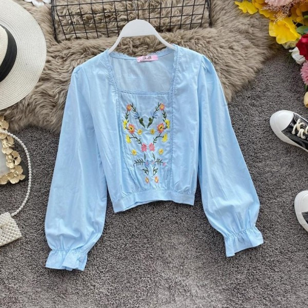 Aktuális női blúz szögletes nyakkivágással és sárga, kék és rózsaszín hímzéssel