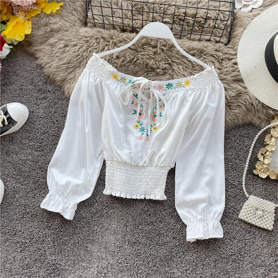 Új modell női blúz csónakos nyakkivágással, nyakkendőkkel és kék hímzéssel