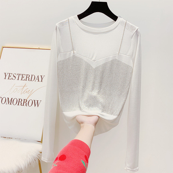 Modern női blúz kerek nyakkivágással, fekete, fehér és szürke kövekkel