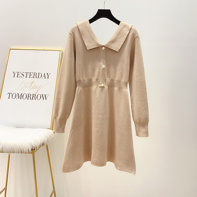 Női téli ruha gallérral és gombokkal fekete és barna színben