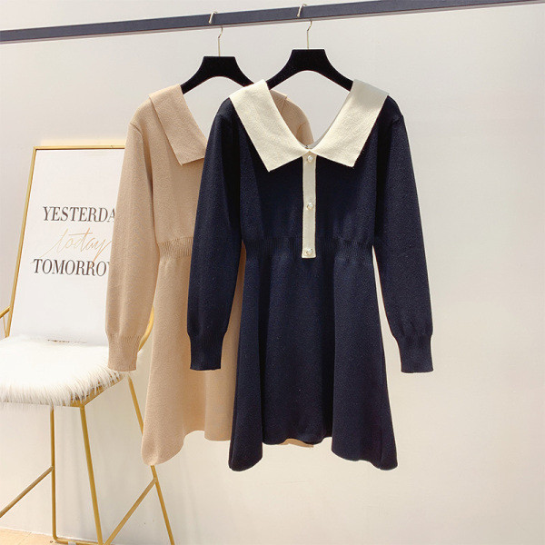 Női téli ruha gallérral és gombokkal fekete és barna színben