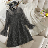 Őszi-téli női ruha A-vonalú fehér és fekete színben