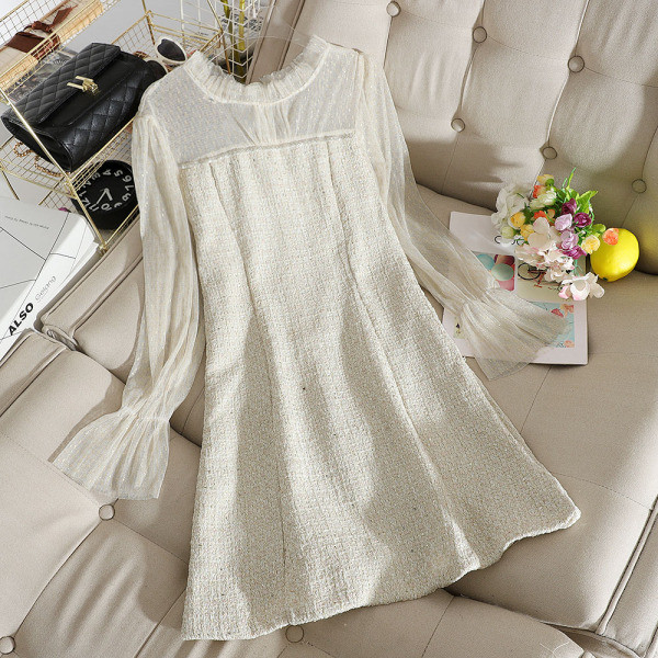 Őszi-téli női ruha A-vonalú fehér és fekete színben