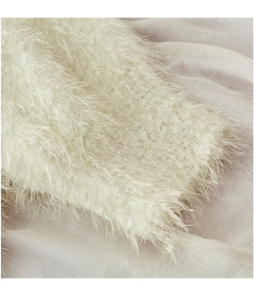 Női őszi-téli pulóver spitz nyakkivágással, fehér színben