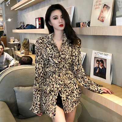 Cămașă lungă, cu guler clasic și model leopard