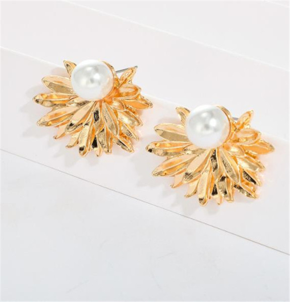 Arany színű gyöngyös női fülbevaló