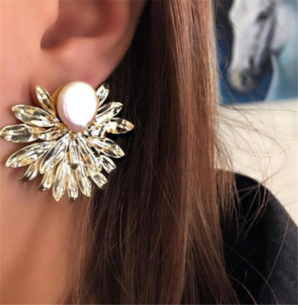 Arany színű gyöngyös női fülbevaló