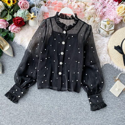 Modern női ing alacsony gallérral, gombokkal és rózsaszín és fekete gyöngyökkel