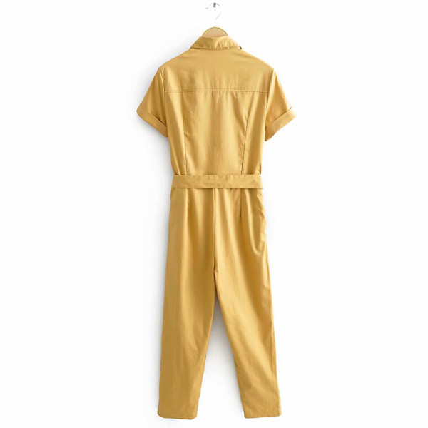 Hosszú alkalmi overall bézs színű övvel és gombokkal