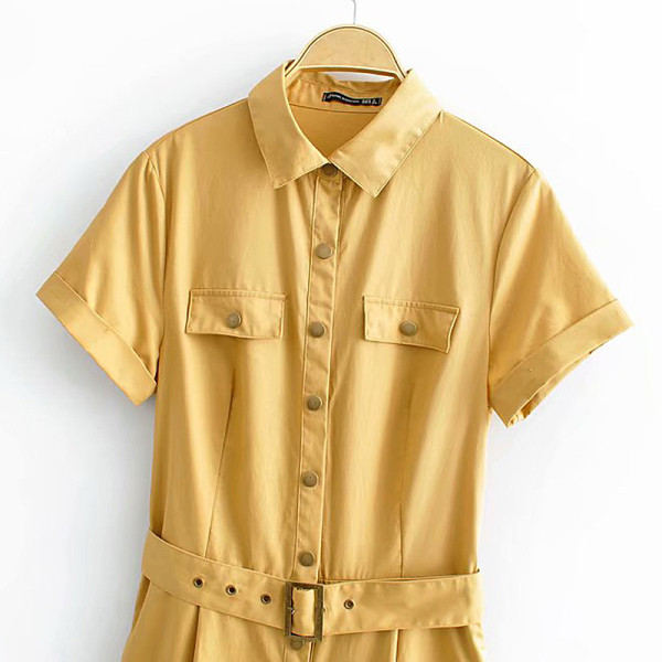 Hosszú alkalmi overall bézs színű övvel és gombokkal