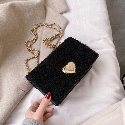 Modern női plüsstáska lánccal és fém csattal fekete, bézs és fehér színben