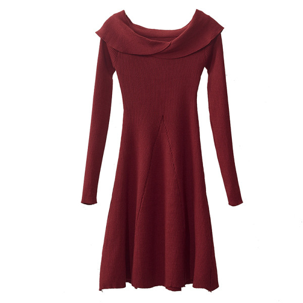 Rochie de dama toamna-iarna cu decolteu barca in rosu, negru si bej