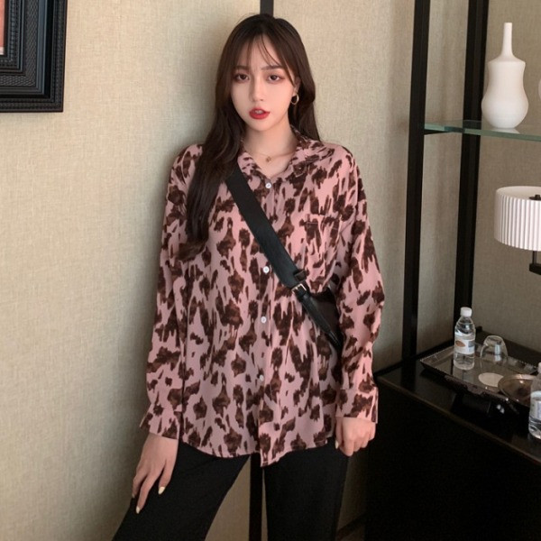 Női alkalmi ing klasszikus modell fehér és rózsaszín színben, leopárdmintával