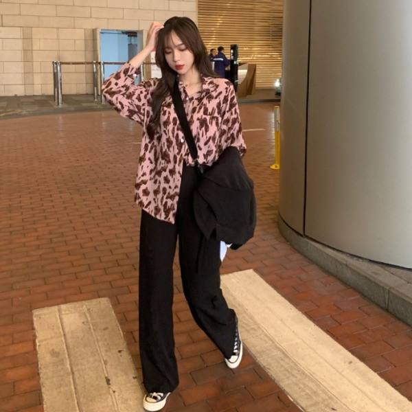 Női alkalmi ing klasszikus modell fehér és rózsaszín színben, leopárdmintával