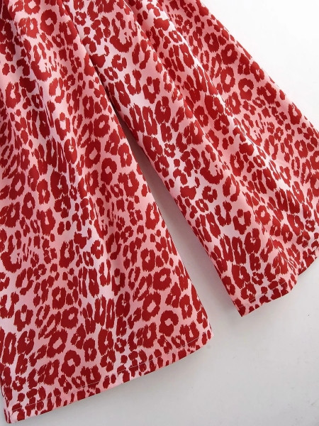 Salopetă de damă modernă cu legături în talie și decolteu în V în roșu cu model leopard