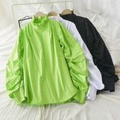 Cămașă modernă de damă cu mâneci strânse în verde, alb și negru