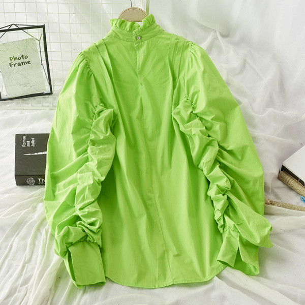 Cămașă modernă de damă cu mâneci strânse în verde, alb și negru