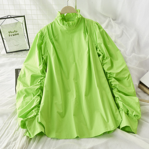 Cămașă modernă de damă cu mâneci strânse în verde, alb și negru