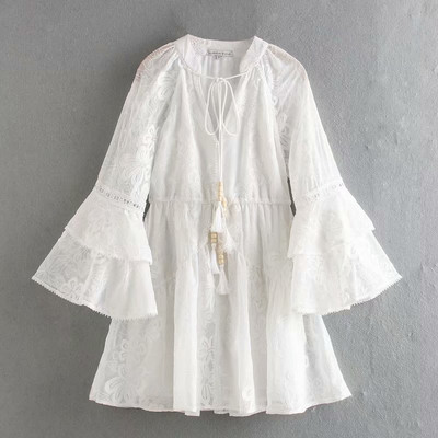 Modern csipkeruha lótusz ujjú, elasztikus derékkal, fehér színben