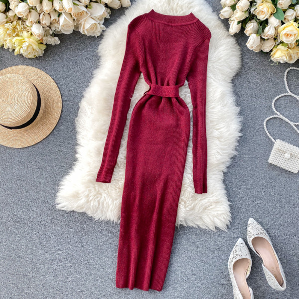 Modern női ruha hat színben, gombokkal és övvel