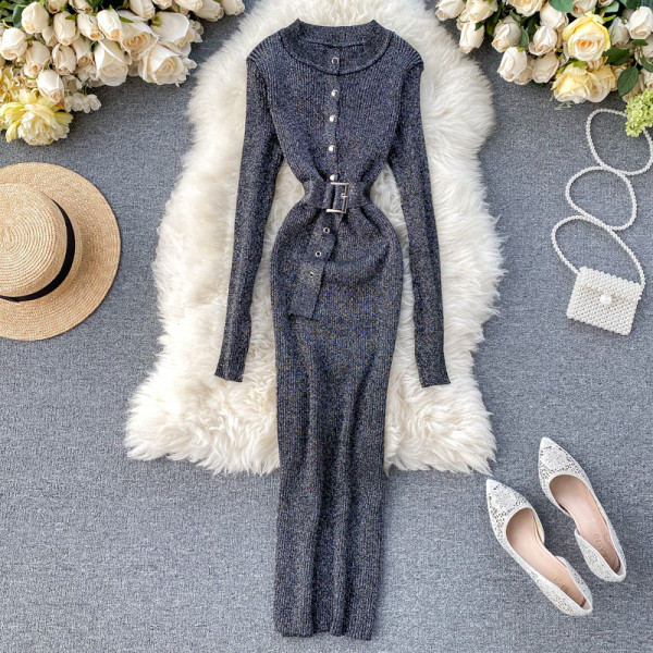 Modern női ruha hat színben, gombokkal és övvel