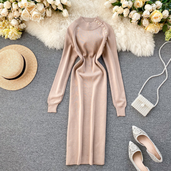 Hosszú női ruha magas gallérral és gombokkal, hat színben