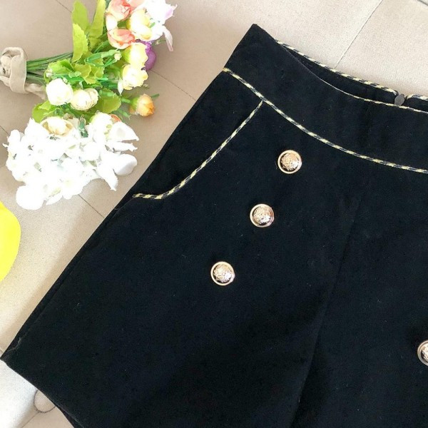Modern női bársony rövidnadrág magas derékkal, fekete gombokkal