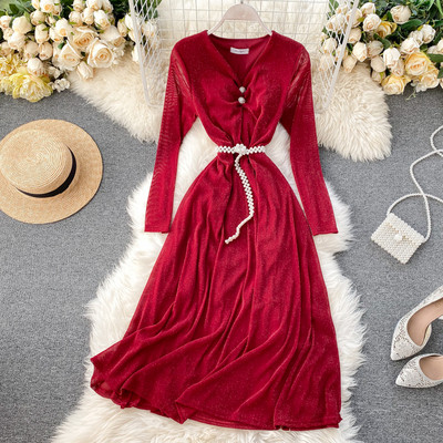 Piros, fekete és rózsaszín női ruha V-nyakkal