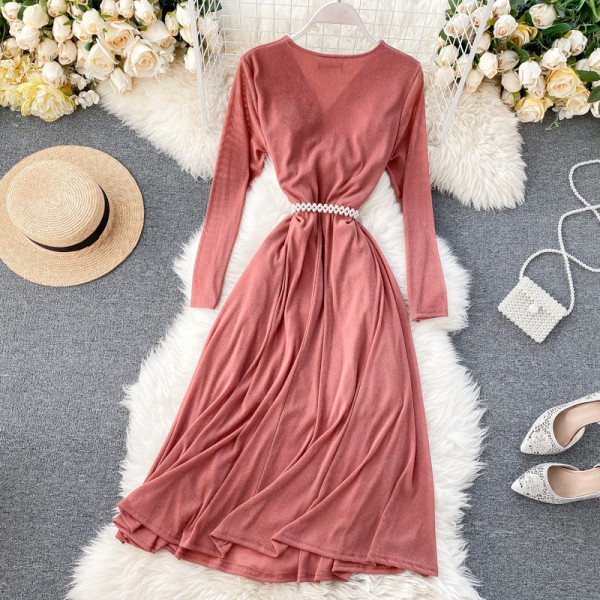 Piros, fekete és rózsaszín női ruha V-nyakkal