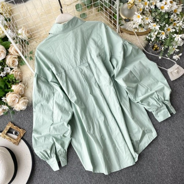 Modern női ing gombokkal és klasszikus galléros aszimmetrikus modell rózsaszín, fehér, zöld és fekete színekben